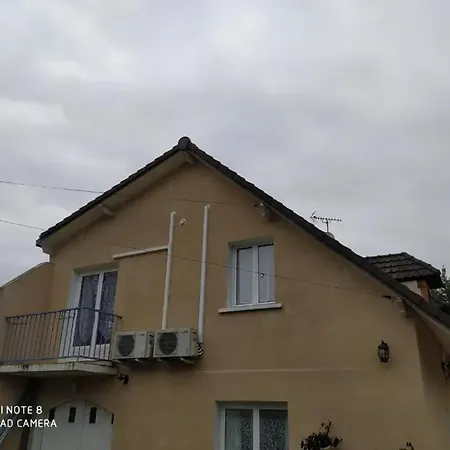 Hébergement de vacances Maison Familiale 155 M² Terrasse Aulnay-sous-Bois